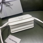 BALENCIAGA 𝘀𝗺𝗮𝗹𝗹 𝗯𝗮𝗴 𝗯𝗮𝗴 Lizard print white with white buckle