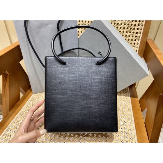 BALENCIAGA 𝗦𝗵𝗼𝗽𝗽𝗶𝗻𝗴 𝗯𝗮𝗴 Cowhide shopping paper bag