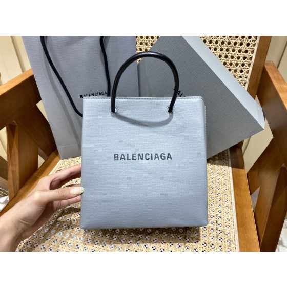 BALENCIAGA 𝗦𝗵𝗼𝗽𝗽𝗶𝗻𝗴 𝗯𝗮𝗴 Cowhide shopping paper bag