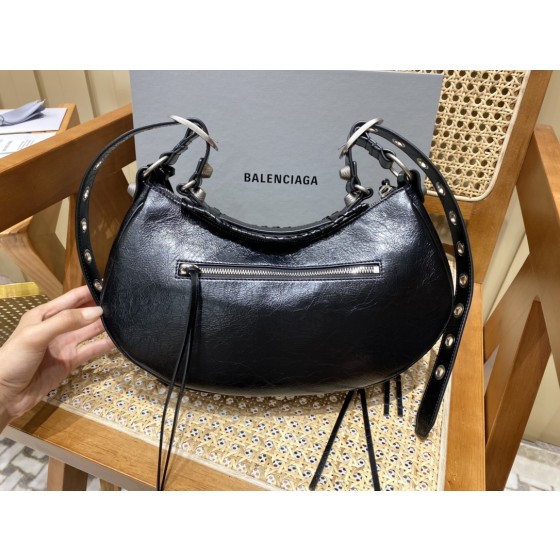 BALENCIAGA 𝐋𝐞 𝐂𝐚𝐠𝐨𝐥𝐞 Moon Bag