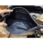 BALENCIAGA 𝐋𝐞 𝐂𝐚𝐠𝐨𝐥𝐞 Moon Bag