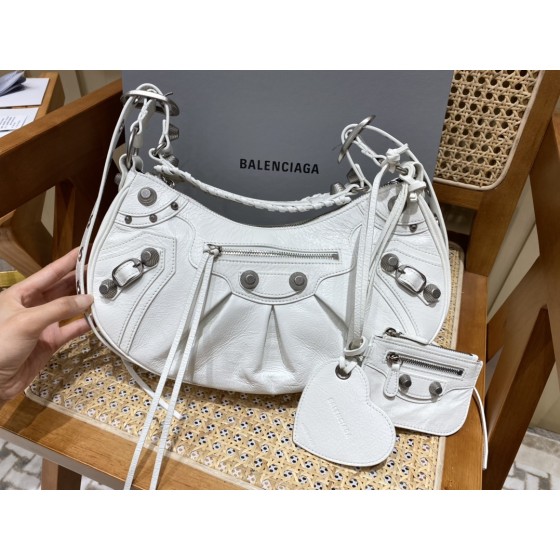 BALENCIAGA 𝐋𝐞 𝐂𝐚𝐠𝐨𝐥𝐞 Moon Bag