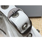 BALENCIAGA 𝐋𝐞 𝐂𝐚𝐠𝐨𝐥𝐞 Moon Bag