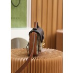 GUCCI 𝐩𝐚𝐝𝐥𝐨𝐜𝐤 small lock postman bag #658487