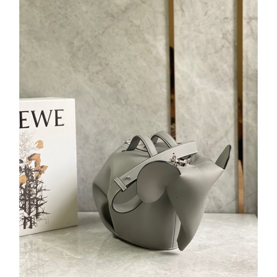 LOEWE catwalk style big elephant 🐘