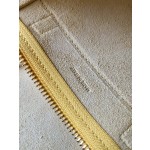 𝐂𝐞𝐥𝐢𝐧𝐞 𝐛𝐞𝐥𝐭 𝐩𝐢𝐜𝐨 𝟏𝟔𝐜𝐦 Grained Calfskin Bag