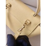 𝐂𝐞𝐥𝐢𝐧𝐞 𝐛𝐞𝐥𝐭 𝐩𝐢𝐜𝐨 𝟏𝟔𝐜𝐦 Grained Calfskin Bag