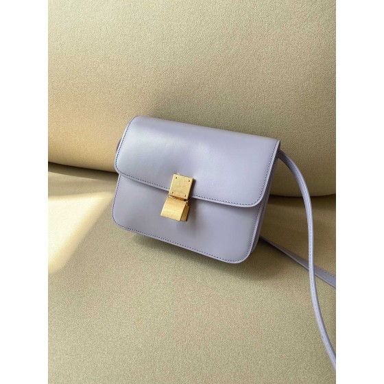 𝐂𝐞𝐥𝐢𝐧𝐞 Box Teen bag in polished calfskin