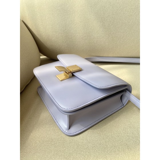 𝐂𝐞𝐥𝐢𝐧𝐞 Box Teen bag in polished calfskin