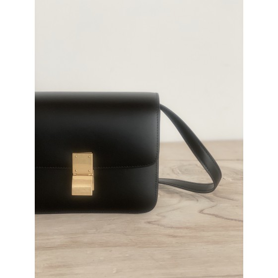 𝐂𝐞𝐥𝐢𝐧𝐞 Box Teen bag in polished calfskin