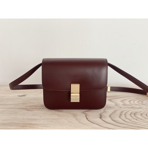 𝐂𝐞𝐥𝐢𝐧𝐞 Box Teen bag in polished calfskin
