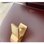 𝐂𝐞𝐥𝐢𝐧𝐞 Box Teen bag in polished calfskin