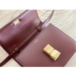 𝐂𝐞𝐥𝐢𝐧𝐞 Box Teen bag in polished calfskin