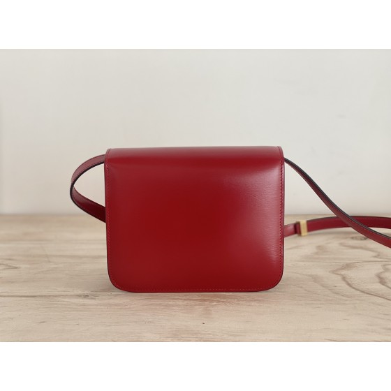𝐂𝐞𝐥𝐢𝐧𝐞 Box Teen bag in polished calfskin