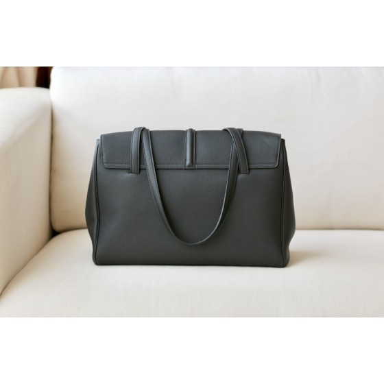 𝐂𝐞𝐥𝐢𝐧𝐞 soft 16 large soft bag in smooth calfskin