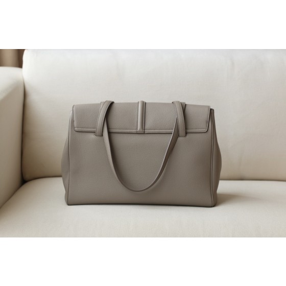 𝐂𝐞𝐥𝐢𝐧𝐞 soft 16 large soft bag in smooth calfskin