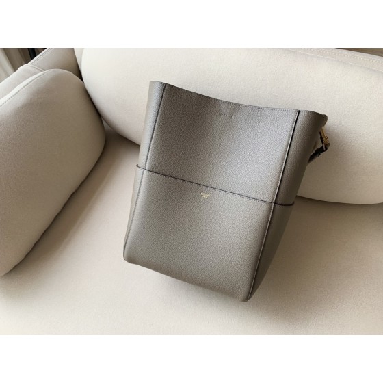 𝐂𝐞𝐥𝐢𝐧𝐞 SANGLE BUCKET bucket bag in soft grained calfskin
