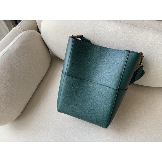 𝐂𝐞𝐥𝐢𝐧𝐞 SANGLE BUCKET bucket bag in soft grained calfskin
