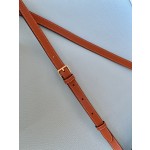 𝐂𝐞𝐥𝐢𝐧𝐞 CUIR TRIOMPHE Small smooth calfskin bucket bag