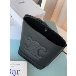 𝐂𝐞𝐥𝐢𝐧𝐞 CUIR TRIOMPHE Small smooth calfskin bucket bag