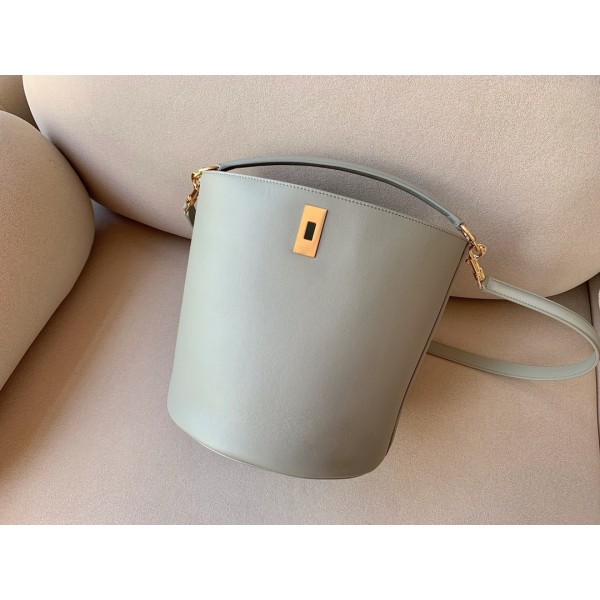𝐂𝐞𝐥𝐢𝐧𝐞 BUCKET 16 bucket bag in smooth calfskin