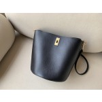 𝐂𝐞𝐥𝐢𝐧𝐞 BUCKET 16 bucket bag in smooth calfskin