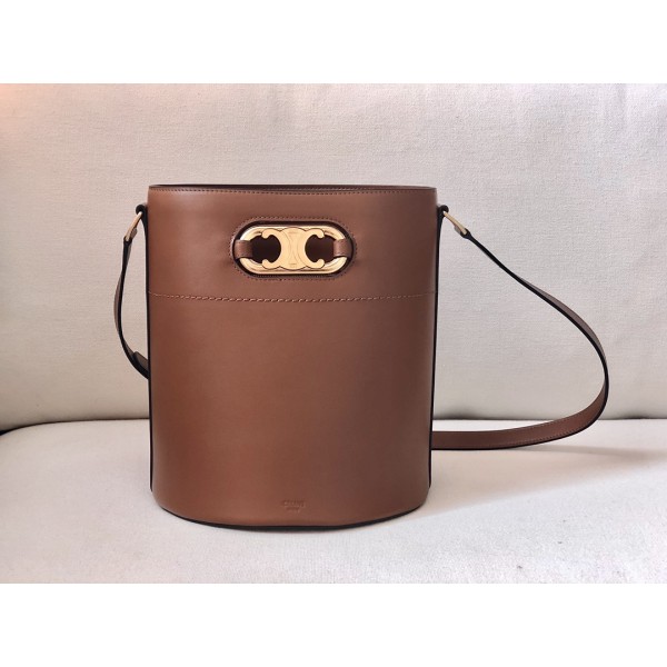 𝐂𝐂𝐞𝐥𝐢𝐧𝐞 BUCKET MAILLON TRIOMPHE cow leather bucket bag
