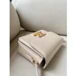 𝐂𝐞𝐥𝐢𝐧𝐞 Triomphe teen 18.5cm