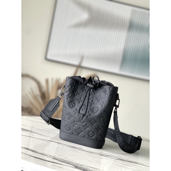 𝐋𝐎𝐔𝐈𝐒 𝐕𝐔𝐈𝐓𝐓𝐎𝐍  M82248