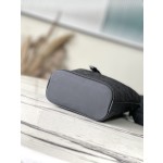 𝐋𝐎𝐔𝐈𝐒 𝐕𝐔𝐈𝐓𝐓𝐎𝐍  M82248