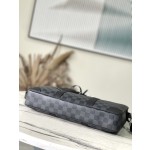 𝐋𝐎𝐔𝐈𝐒 𝐕𝐔𝐈𝐓𝐓𝐎𝐍 N40445 Voyage Small Briefcase