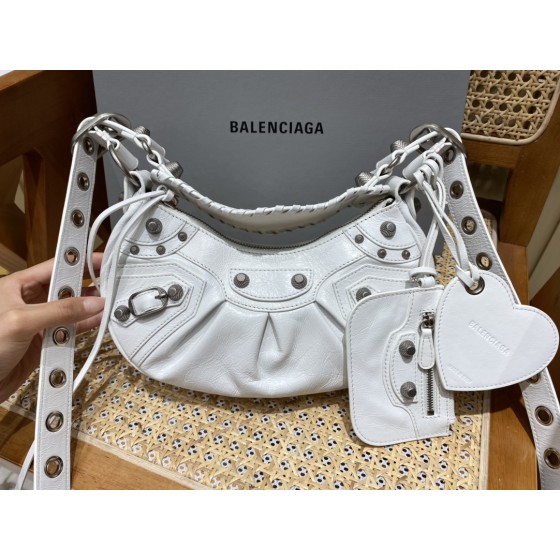 BALENCIAGA 𝐋𝐞 𝐂𝐚𝐠𝐨𝐥𝐞 Moon Bag