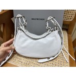 BALENCIAGA 𝐋𝐞 𝐂𝐚𝐠𝐨𝐥𝐞 Moon Bag