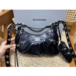 BALENCIAGA 𝐋𝐞 𝐂𝐚𝐠𝐨𝐥𝐞 Moon Bag