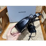 BALENCIAGA 𝐋𝐞 𝐂𝐚𝐠𝐨𝐥𝐞 Moon Bag