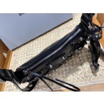 BALENCIAGA 𝐋𝐞 𝐂𝐚𝐠𝐨𝐥𝐞 Moon Bag