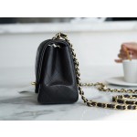 𝐂𝐇𝐀𝐍𝐄𝐋 Classic Flap Italy 🇮🇹 "𝗚𝗥" Original Lambskin 🐑 Classic Mouth Flap Bag Gold Buckle Black Square Fat 🔆