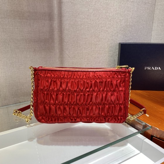 𝐏𝐑𝐀𝐃𝐀 New 1BH171 crease