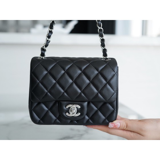 𝐂𝐇𝐀𝐍𝐄𝐋 Classic Flap Italy 🇮🇹 The 𝗚𝗥" Original Lambskin 🐑 Classic Mouth Flap Bag Silver Buckle Black Square Fat 🔆
