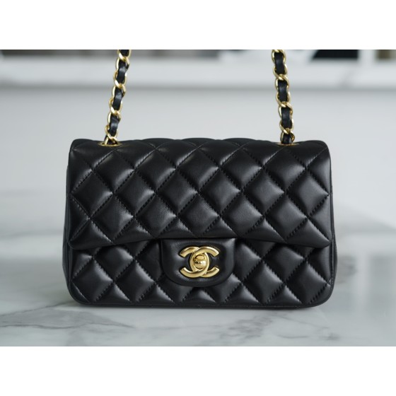 𝐂𝐇𝐀𝐍𝐄𝐋 Classic Flap Italy 🇮🇹 "𝗚𝗥" Original Lambskin 🐑 Classic Mouth Flap Bag Gold Buckle Black Large 𝒎𝒊𝒏𝒊🔆