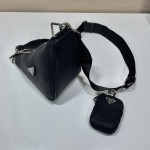 𝐏𝐑𝐀𝐃𝐀 Triangle Crossbody Bag
