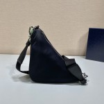 𝐏𝐑𝐀𝐃𝐀 Triangle Crossbody Bag