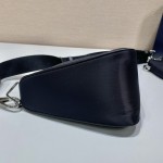 𝐏𝐑𝐀𝐃𝐀 Triangle Crossbody Bag
