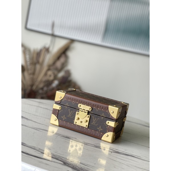 𝐋𝐎𝐔𝐈𝐒 𝐕𝐔𝐈𝐓𝐓𝐎𝐍  M20037 Red This jewelry box is decorated with a simple and elegant Monogram canvas bag