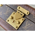 𝐋𝐎𝐔𝐈𝐒 𝐕𝐔𝐈𝐓𝐓𝐎𝐍  M20037 Red This jewelry box is decorated with a simple and elegant Monogram canvas bag