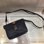 𝐏𝐑𝐀𝐃𝐀𝐀 Mini shape messenger bag
