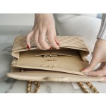 𝐂𝐇𝐀𝐍𝐄𝐋 Classic Flap Italy 🇮🇹 The 𝗚𝗥" Original Lambskin 🐑 Classic Flap Bag Gold Buckle Medium Elegant Light Apricot 🔆