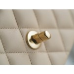 𝐂𝐇𝐀𝐍𝐄𝐋 Classic Flap Italy 🇮🇹 The 𝗚𝗥" Original Lambskin 🐑 Classic Flap Bag Gold Buckle Medium Elegant Light Apricot 🔆