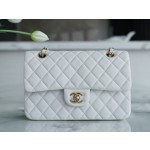 𝐂𝐇𝐀𝐍𝐄𝐋 Classic Flap Italy 🇮🇹 The 𝗚𝗥" Original Lambskin 🐑 Classic Flap Bag Gold Buckle Small ☁ White