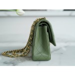 𝐂𝐇𝐀𝐍𝐄𝐋 Classic Flap Italy 🇮🇹 "𝗚𝗥" original lambskin 🐑 classic flap bag gold buckle medium green 🍃